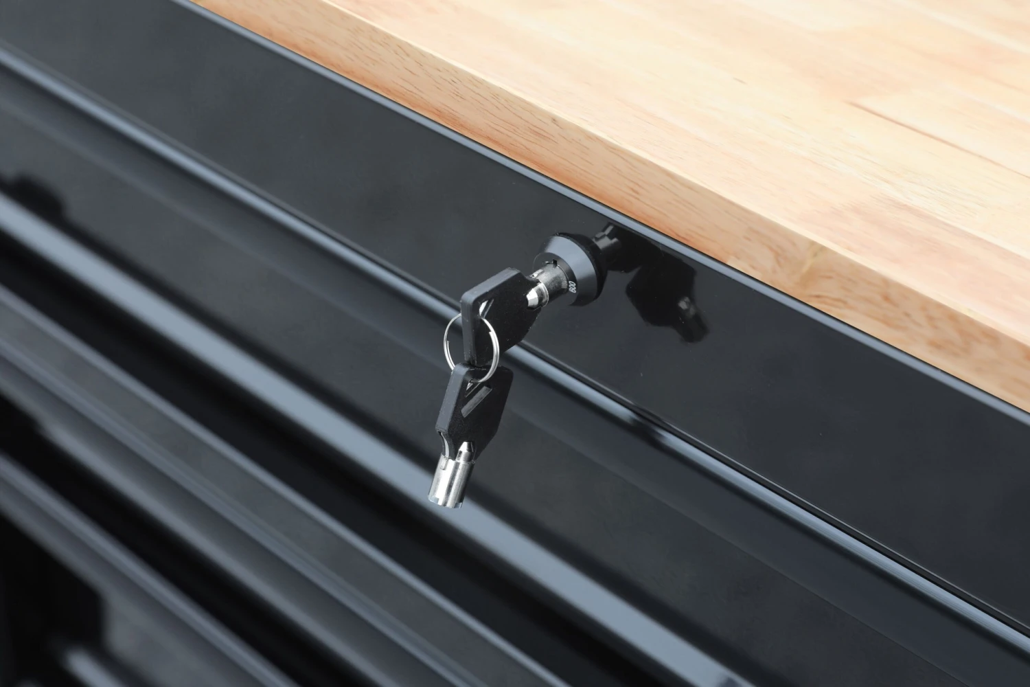 Kobalt KOBALT 59.8-in L X 42.7-in H 15 -Drawers Rolling Black Wood Work Bench 11 Kobalt KOBALT 59.8-in L X 42.7-in H 15 -Drawers Rolling Black Wood Work Bench - Image 11