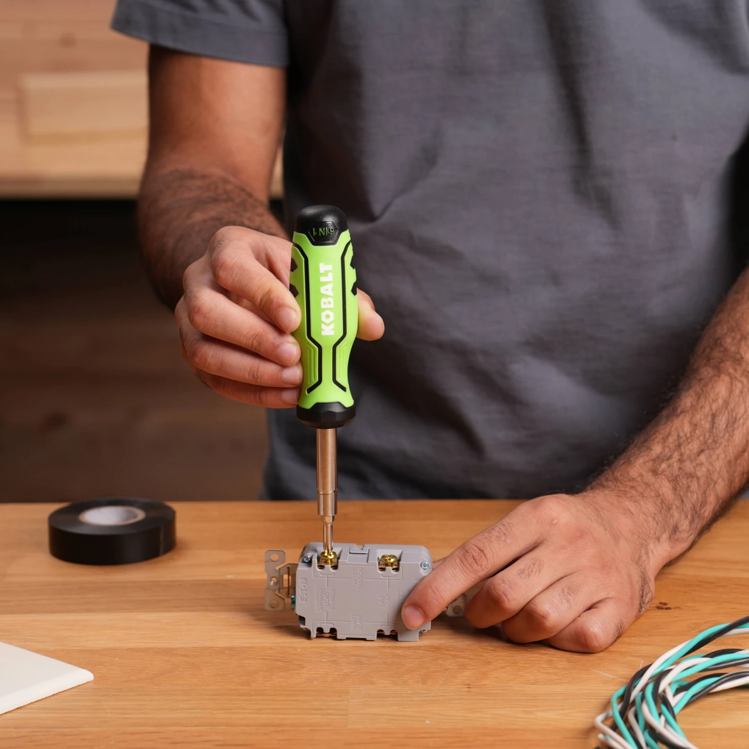 Kobalt 6-in-1 High-vis 4 -Piece 2-in Combination Tip Screwdriver 5 Kobalt 6-in-1 High-vis 4 -Piece 2-in Combination Tip Screwdriver - Image 5